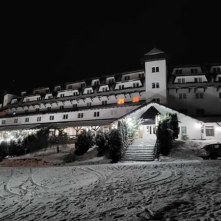 Ski-in & Ski-out, Filip - 30m From Gondola Brzece *